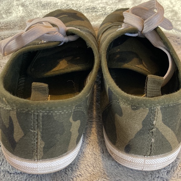 👠BOGO FREE👠MY STYLE💫 Women’s Camouflaged Canvas Lace-Up Sneakers - Picture 3 of 7